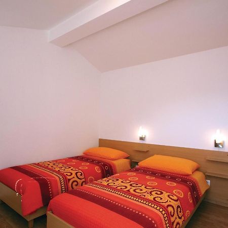 2 Bedroom Awesome Apartment In โพลมิน ภายนอก รูปภาพ