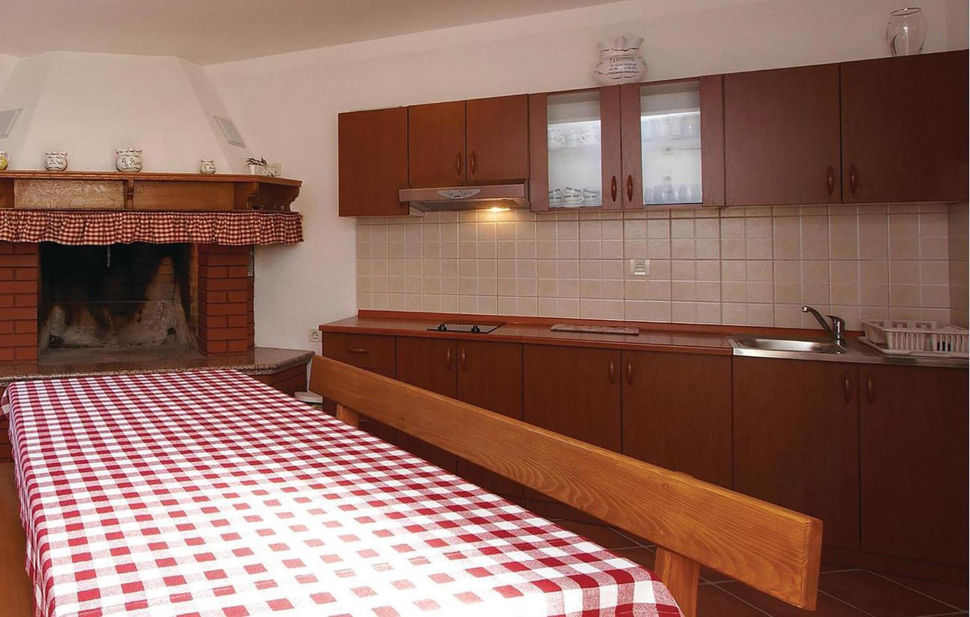 2 Bedroom Awesome Apartment In โพลมิน ภายนอก รูปภาพ